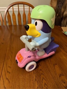 Bluey w/ Pink Ride-On scooter  Toy - Kids Scooter Figure + bluey moose